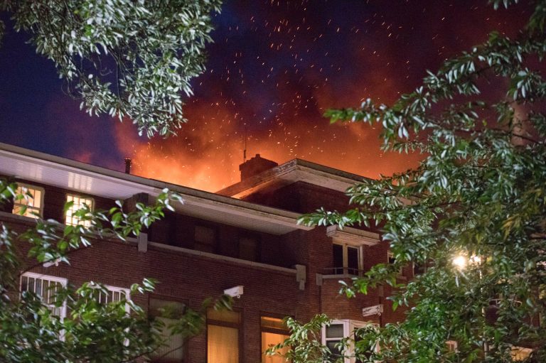 Gewonden bij uitslaande brand in woning De Savornin Lohmanlaan Rotterdam