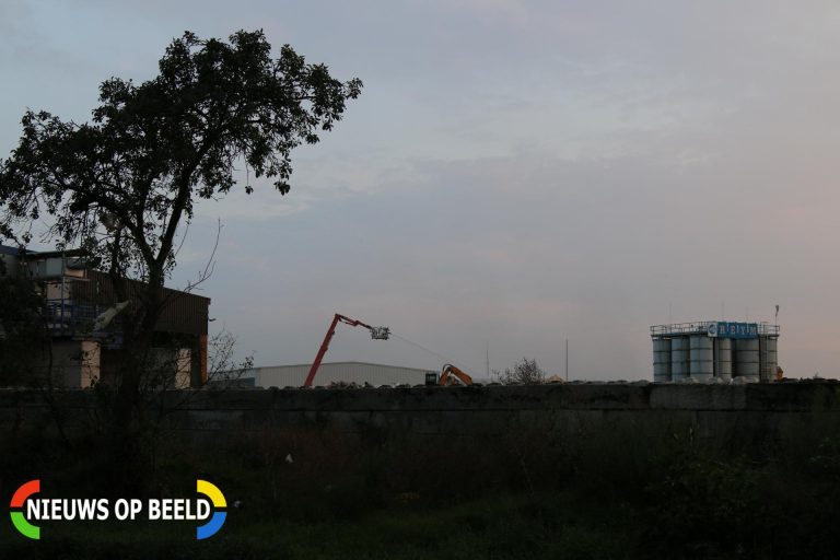 Moeilijk blusbare brand in afvalberg Nieuwstadterweg Sittard