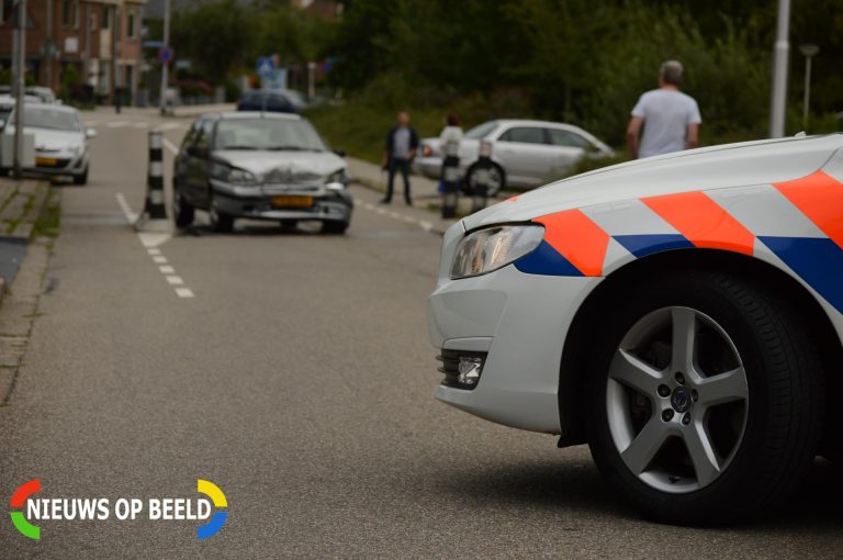 Gewonde bij aanrijding tussen twee personenauto’s Schoolstraat Zoetermeer