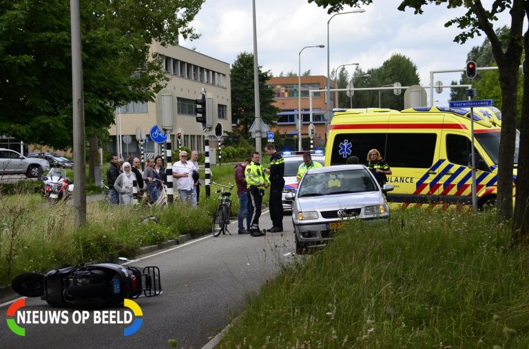 Scooterrijdster gewond bij flinke botsing Goverwellesingel Gouda