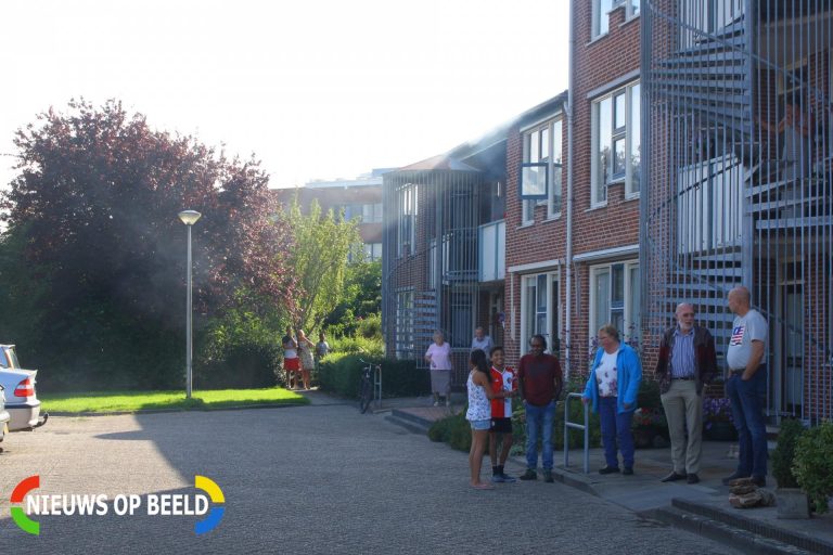 Brandweer rukt uit voor gebouwbrand; blijkt BBQ op balkon Papaverlaan Moerkapelle