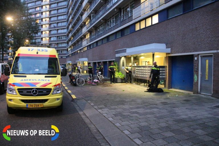 Vechtersbazen verzetten zich hevig tegen politie Reviusrondeel Capelle aan den IJssel (video)
