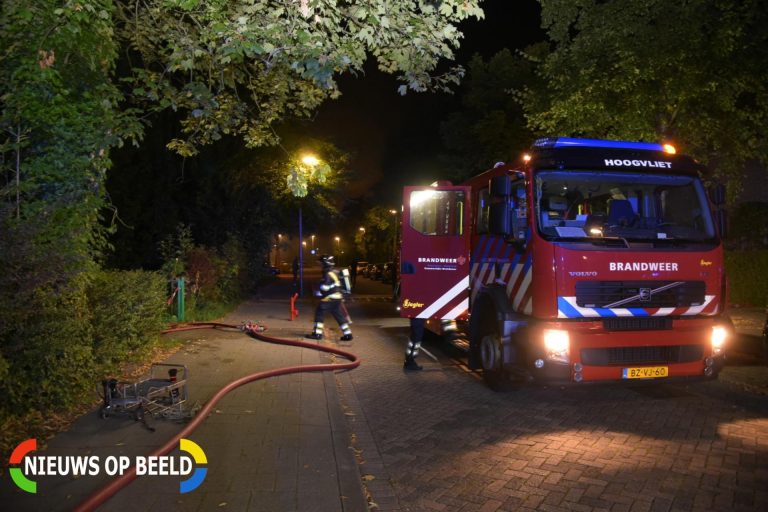 Flinke rookontwikkeling bij brand in slooppand Traviataweg Hoogvliet