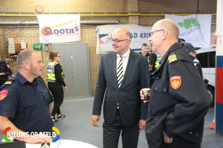 Brandweer haalt geld op tijdens open dag voor de Stichting Kinderen Kankervrij Nieuwe Tiendweg Krimpen aan den IJssel