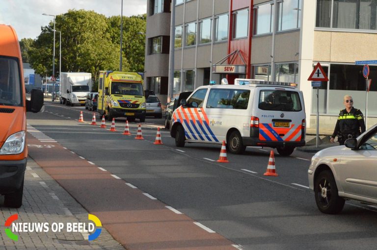 Aanrijding met flink wat schade Industrieweg Rotterdam