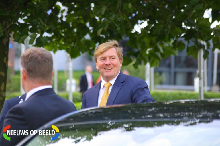 Koning bij viering 50-jarig jubileum Koppert Biological Systems Veilingweg Berkel en Rodenrijs