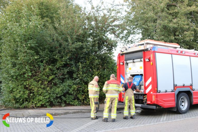Autoband in brand gestoken in struiken Doctor A.F. Philipsstraat Sittard