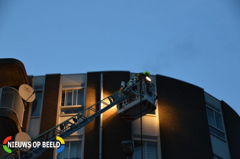 Kaarsje zorgt voor woningbrand Boezemstraat Rotterdam