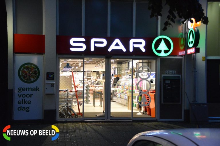 Man overvalt Spar supermarkt Van der Takstraat Rotterdam