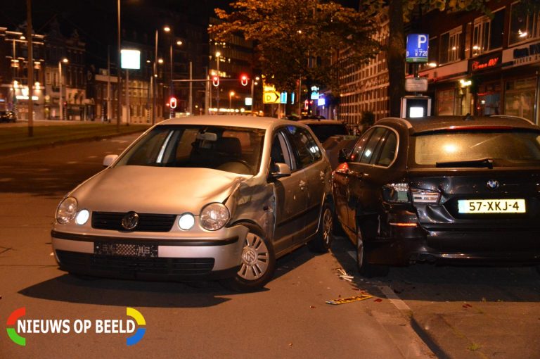 Auto ramt geparkeerde auto inzittenden slaan op de vlucht Schieweg Rotterdam
