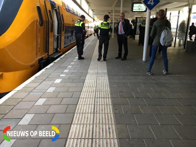 Politie doorzoekt trein op Centraal Station Leiden