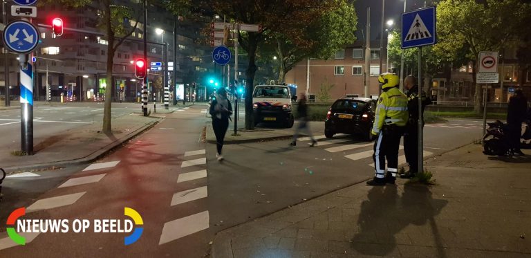 Twee gewonden bij een aanrijding tussen een scooter en een auto Beukelsdijk Rotterdam