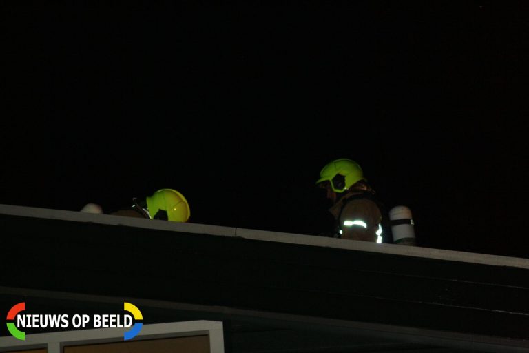 Brandweer blust brand in schoorsteen Dennenhorst Bergschenhoek