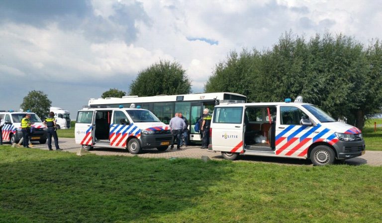 Roemeense chauffeur alarmeert politie voor ongewenste vreemdelingen A29 Oud Beijerland