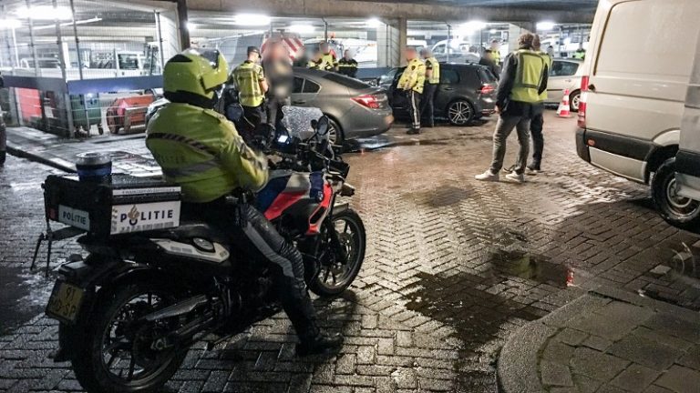 Aanhoudingen en bekeuringen tijdens grote verkeerscontrole Schoterbosstraat Rotterdam