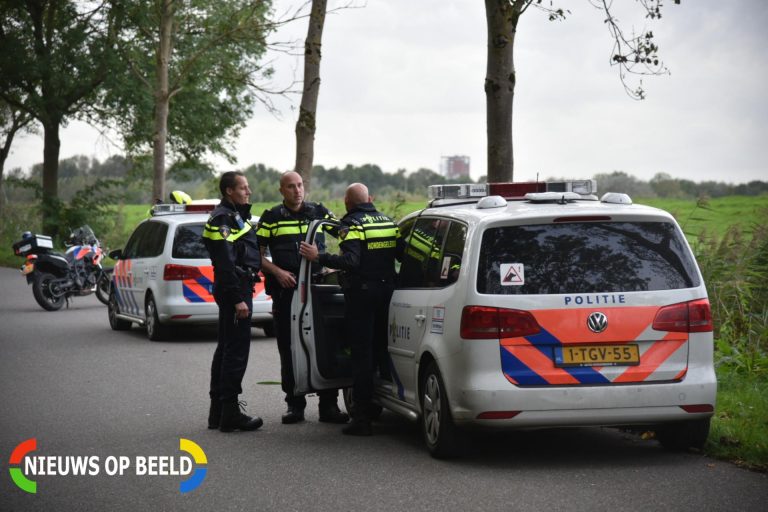 Verdachte van beroving gepakt door politiehond in rietkraag Achterzeedijk Barendrecht