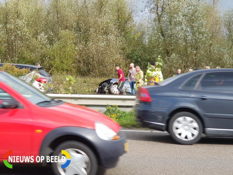 Auto vliegt over de kop Gelders Eind – N297 Born