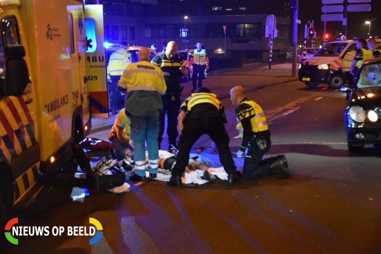 Voetganger zwaargewond na aanrijding met taxi Maasboulevard Rotterdam (video)
