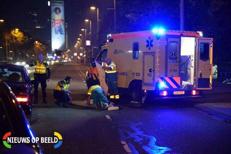 Informatie en getuigen gezocht van ongeval waarbij voetganger geschept is door taxi Maasboulevard Rotterdam
