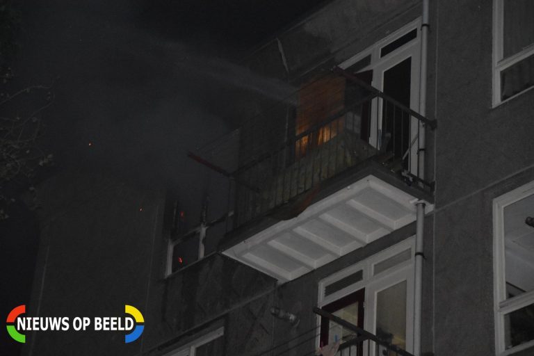 Flinke brand in slaapkamer van portiekwoning Oost-Sidelinge Rotterdam
