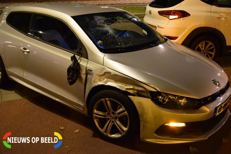 Automobilist raakt meerdere geparkeerde voertuigen Rosestraat Rotterdam