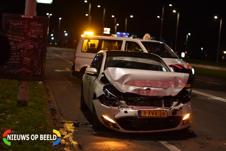 Automobilist gewond geraakt bij een aanrijding met een RET bus Strevelsweg Rotterdam