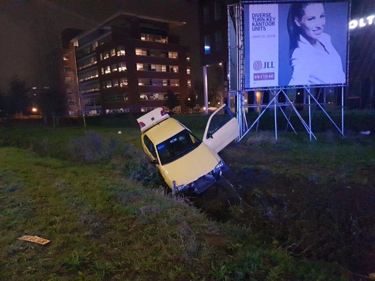 Geen gewonden bij éénzijdig ongeval Abram van Rijckevorselweg Capelle aan den Ijssel