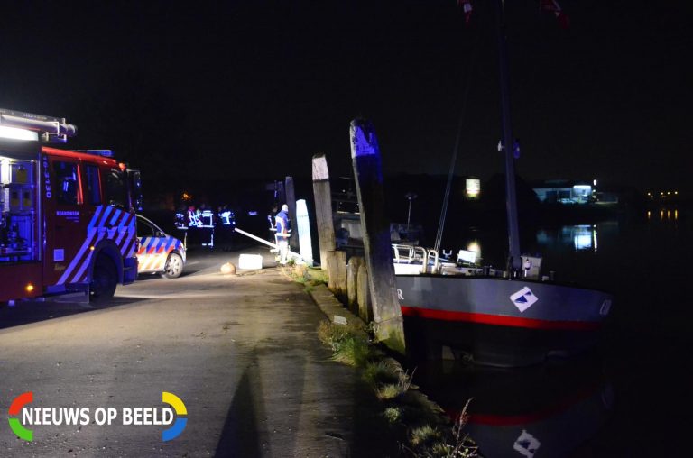 Schip komt schuin te liggen door storing Donkstraat Moordrecht