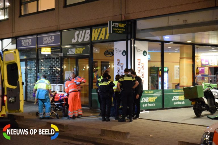 Zwaargewond persoon op straat aangetroffen Hoogstraat Rotterdam