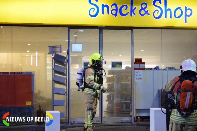 Tankstation Esso vol met rook ‘s-Gravendijkwal Rotterdam