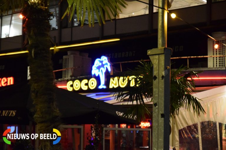 Onbekende stof zorgt voor ontruiming Coco Nuts Stadhuisplein Rotterdam