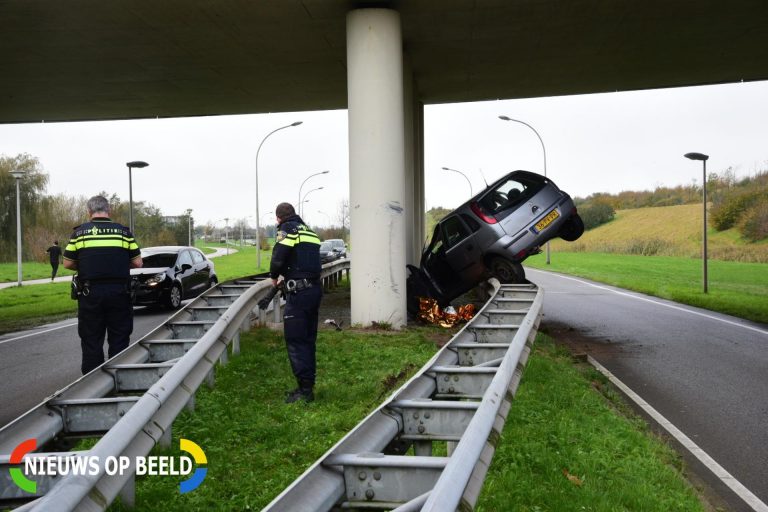 Automobilist rijdt met auto vangrail op Carnisser baan Barendrecht
