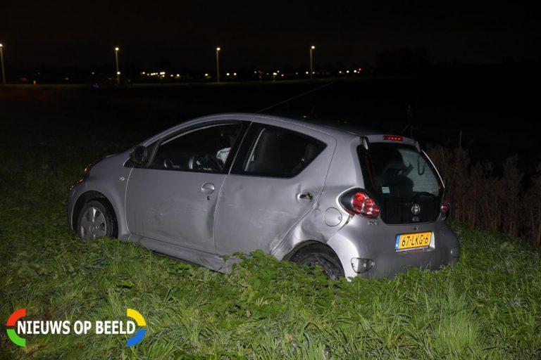 Auto 10 tal meters verder tot stilstand gekomen na frontale botsing Westdijk Hekelingen