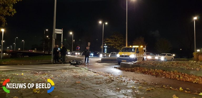 Aanrijding tussen een auto en een brommerrijder Gordelweg Rotterdam