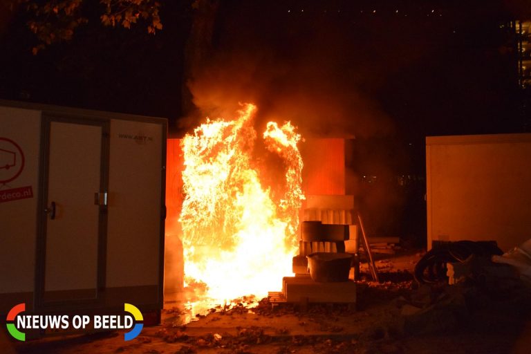Bouwkeet beschadigd en Dixi toilet verwoest door brand Diergaardesingel Rotterdam