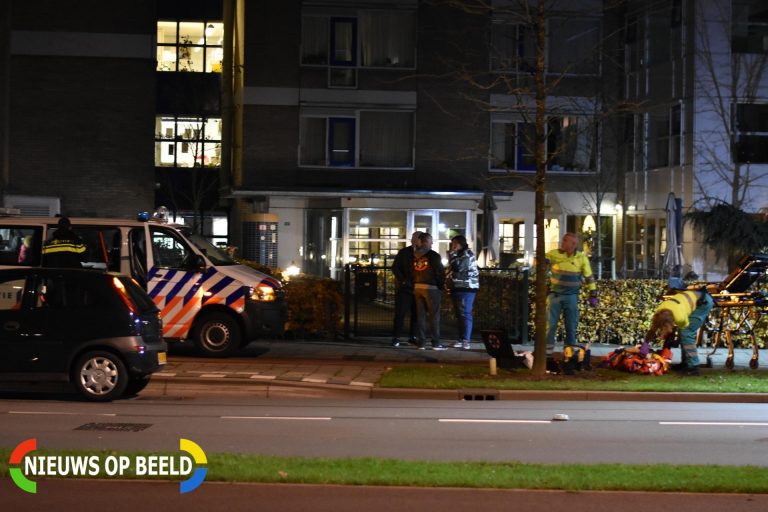 Voetganger gewond na aanrijding met auto Burgemeester de Josselin de Jonglaan Rotterdam