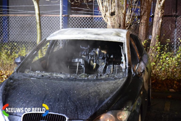 Auto verwoest door brand Koenraad van Zwabenstraat Rotterdam