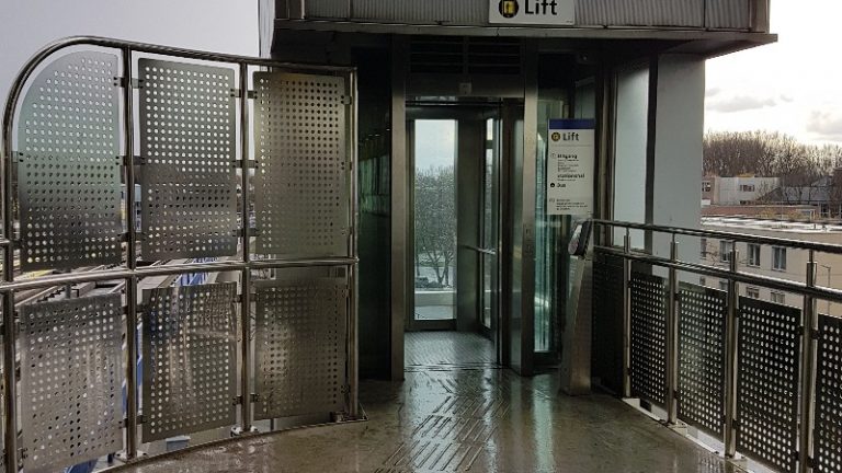 Politie zoekt getuigen vechtpartij met dodelijke afloop metrostation Zuidplein Rotterdam