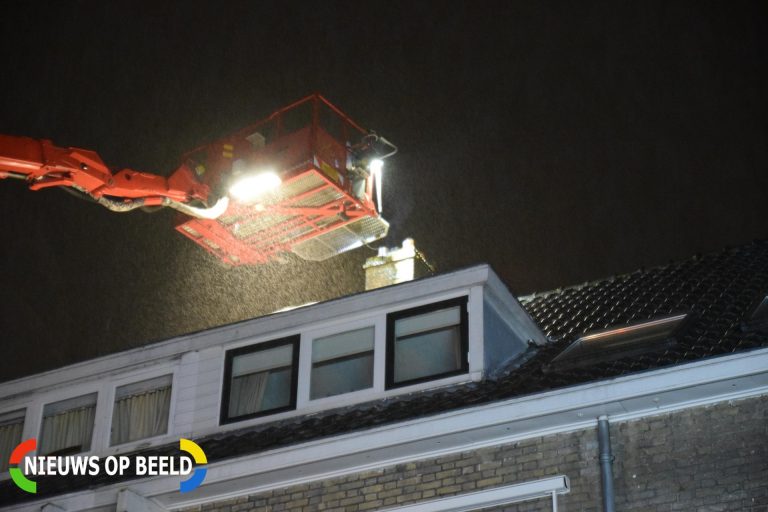 Brandweer geruime tijd bezig met schoorsteenbrand Oudorpweg Rotterdam
