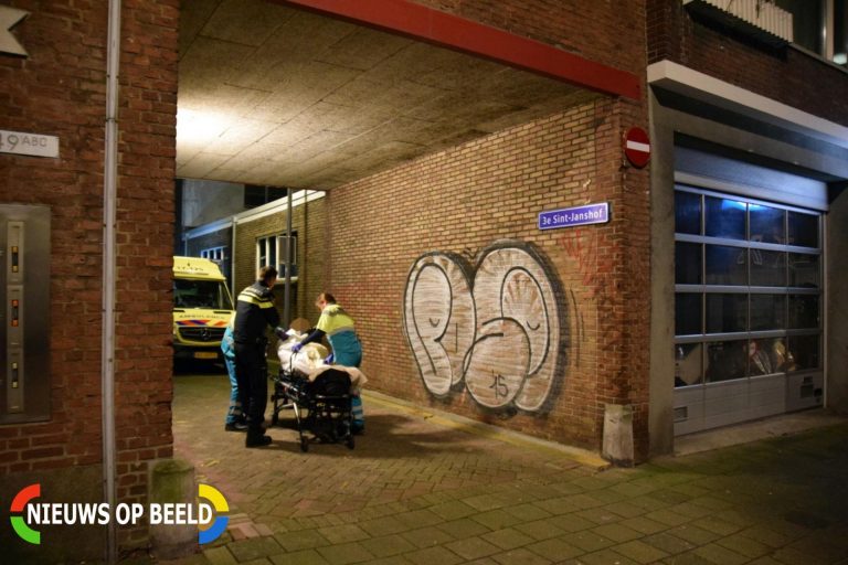 Man onder invloed van drank en drugs belt hulpdiensten 3e Sint-Janshof Rotterdam