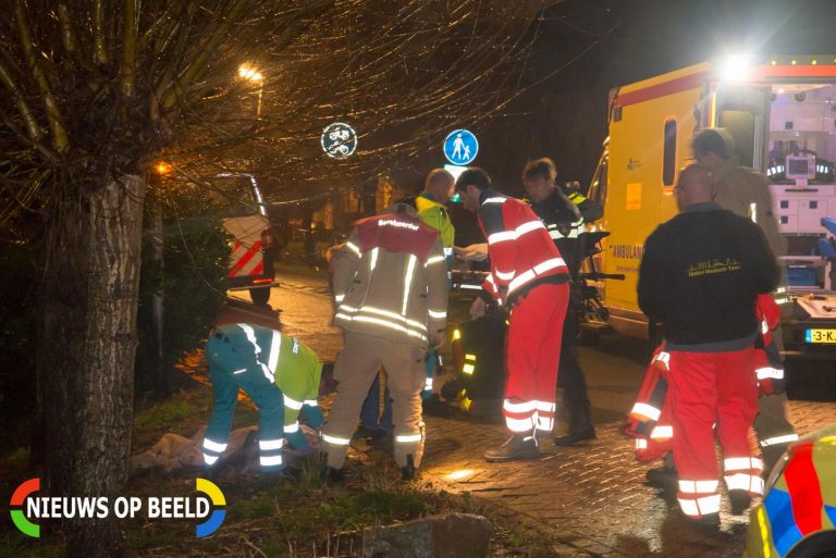 Vrouw te water Ringvaartpark Capelle aan den IJssel