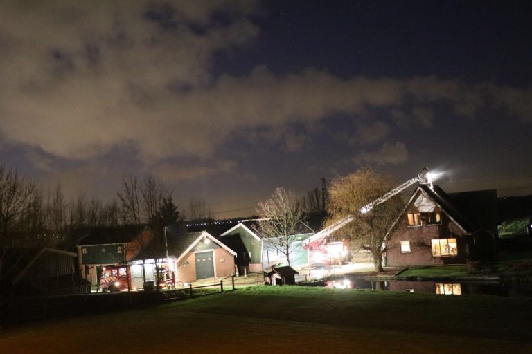 Brandweer blust schoorsteenbrand Steinsedijk Haastrecht
