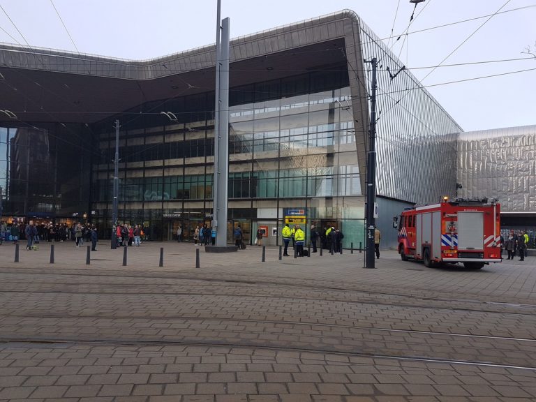 Centraal Station Rotterdam ontruimd door brand