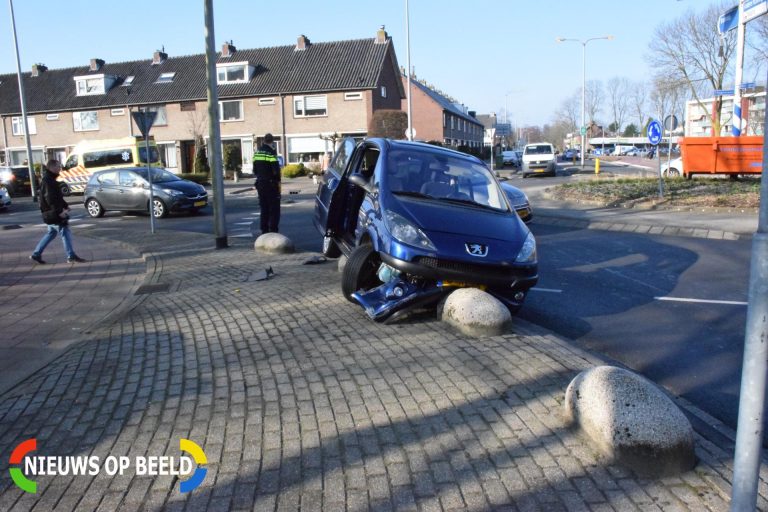Automobilist gewond na onwelwording Chopinlaan Waddinxveen