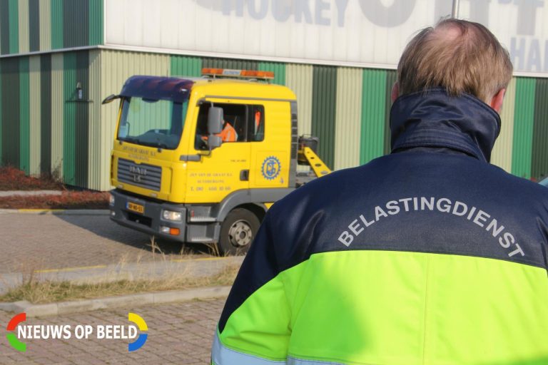 Bijna 19.000 euro opgehaald bij controle belastingdienst en politie Laan van Avant-Garde Nieuwerkerk aan den IJssel