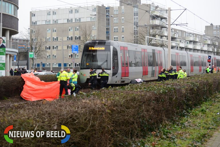 Dode na aanrijding met metro Prins Alexanderlaan Rotterdam