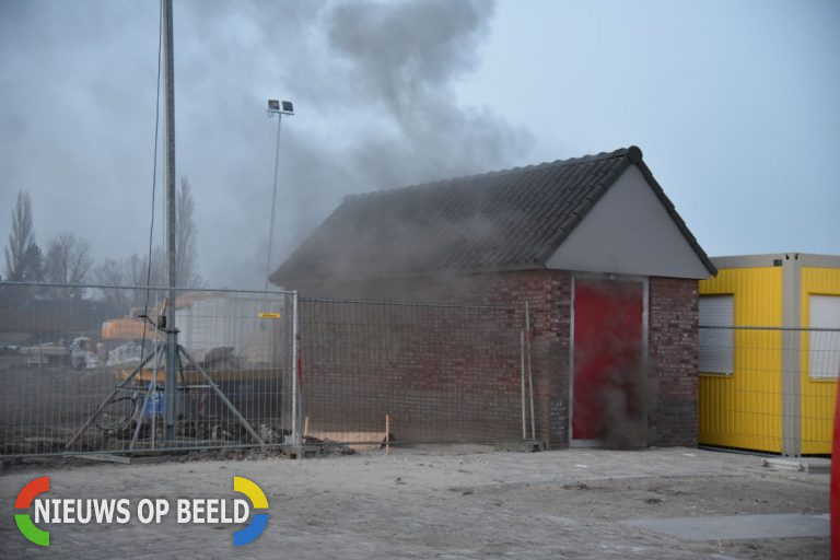 Woonwijk zonder stroom na brand in transformatorhuis Karel Appellaan Rhoon