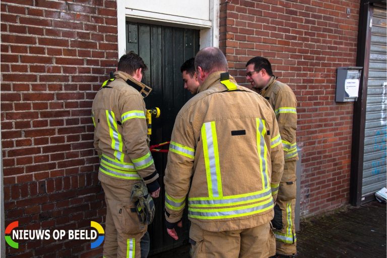 Brandweer rukt uit voor wateroverlast in opslag snackbar Achterweg Poortugaal
