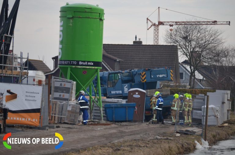 Zware kraan weggezakt op hogedruk gasleiding Ton Lutzstraat Berkel en Rodenrijs
