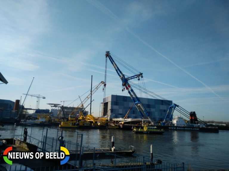 Berging kranen en brugdek van start gegaan Schaardijk Krimpen aan den IJssel